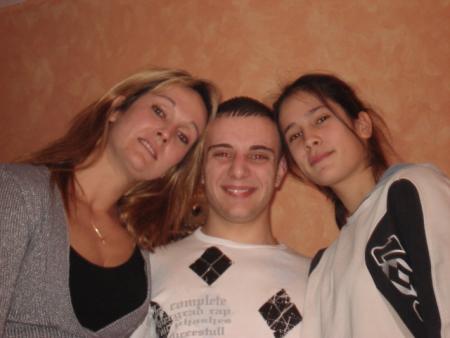 maman, tony( bo frére ), jess( ptite soeur )